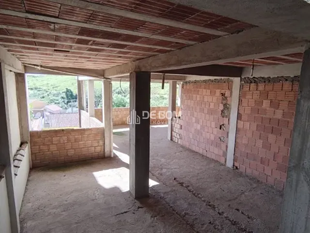 Casa com 249m² 3 quartos e 2 banheiros, à venda, no bairro Jardim Centenário em Poços de Caldas