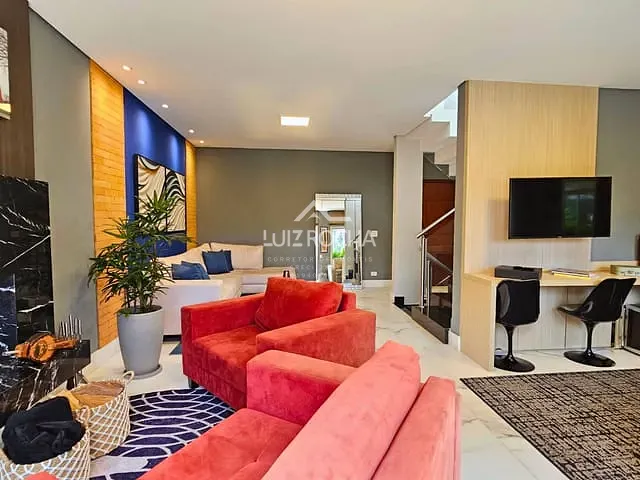 Casa com 353m² 3 quartos e 5 banheiros, à venda, no bairro Granja Viana II em Cotia