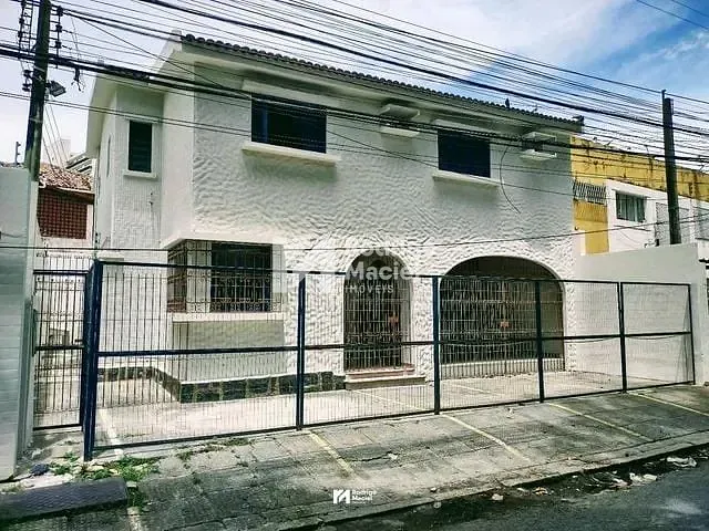 Casa com 332m², à venda, no bairro Boa Vista em Recife
