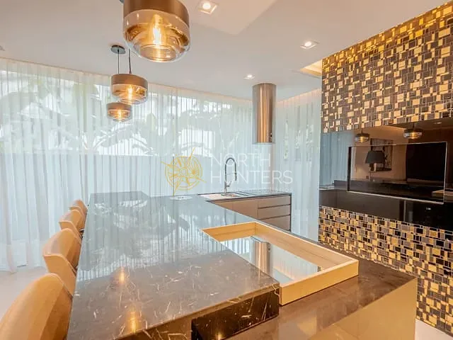 Casa com 562m² 4 quartos e 4 banheiros, à venda, no bairro América em Joinville