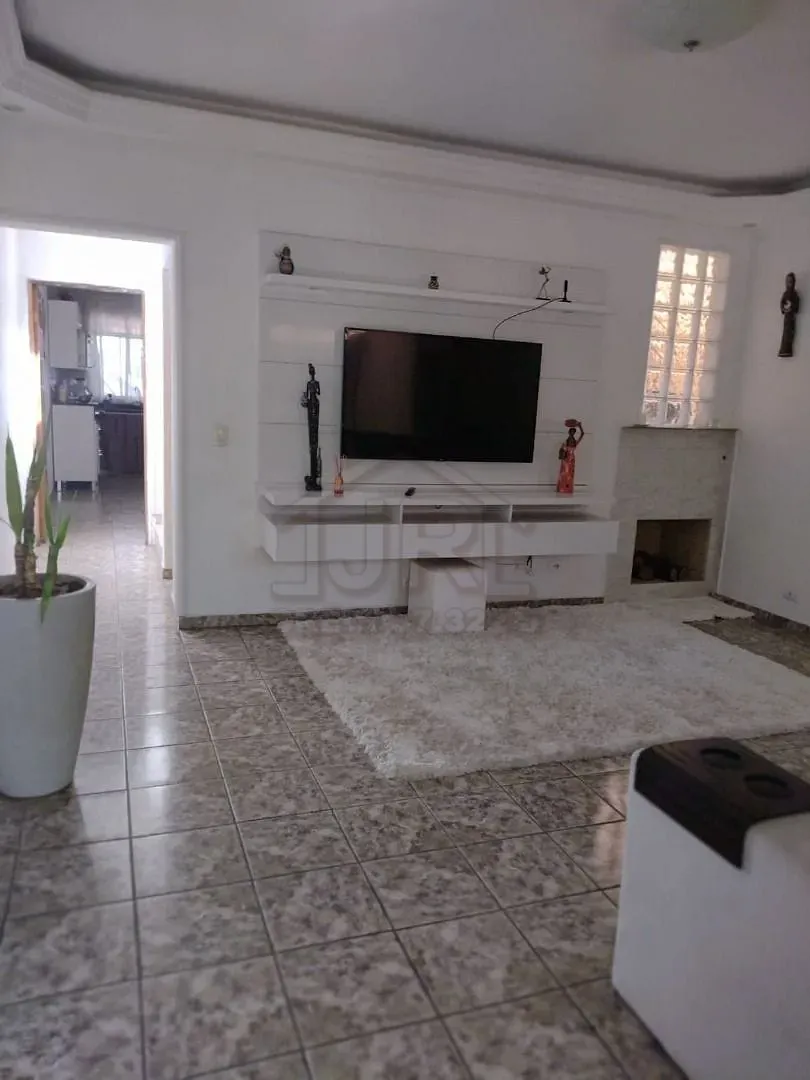Casa, 3 quartos, 222 m² - Foto 2