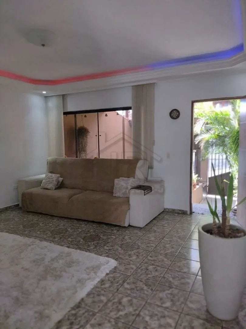 Casa, 3 quartos, 222 m² - Foto 1