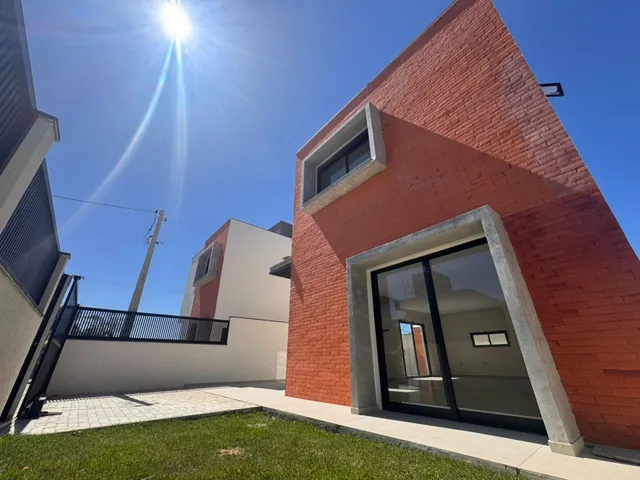 Casa com 160m² 3 quartos e 3 banheiros, à venda, no bairro São João do Rio Vermelho em Florianópolis