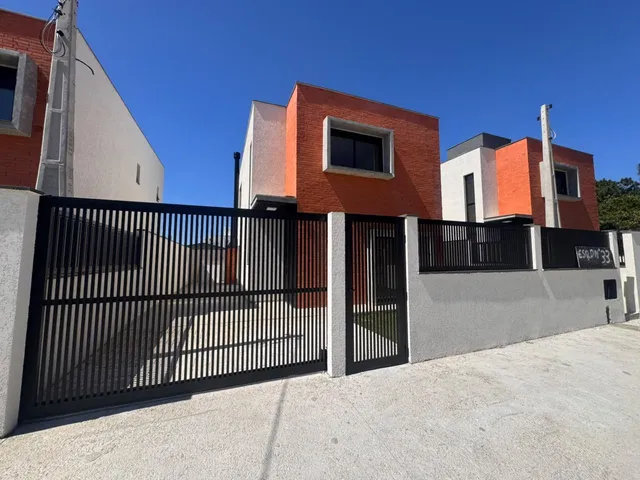 Casa com 160m² 3 quartos e 3 banheiros, à venda, no bairro São João do Rio Vermelho em Florianópolis