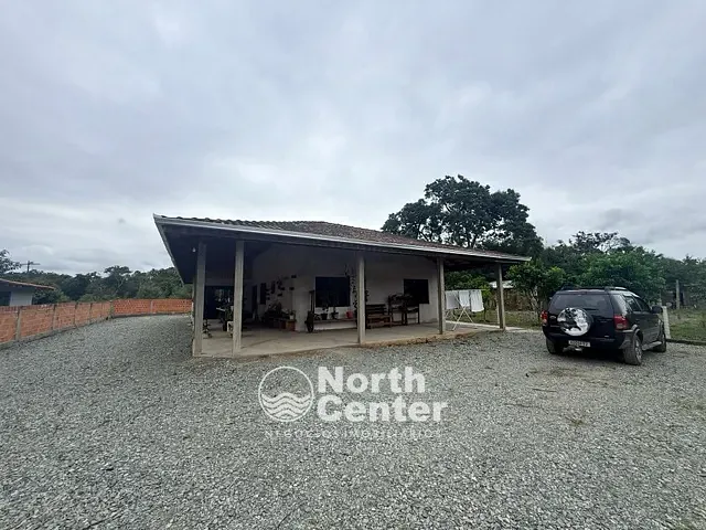 Casa com 2046m² 3 quartos e 2 banheiros, à venda, no bairro Conquista em Balneário Barra do Sul