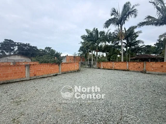 Casa com 2046m² 3 quartos e 2 banheiros, à venda, no bairro Conquista em Balneário Barra do Sul