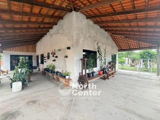Casa com 2046m² 3 quartos e 2 banheiros, à venda, no bairro Conquista em Balneário Barra do Sul