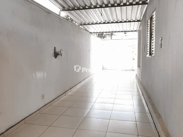Casa com 450m² 3 quartos e 2 banheiros, à venda, no bairro Setor Coimbra em Goiânia