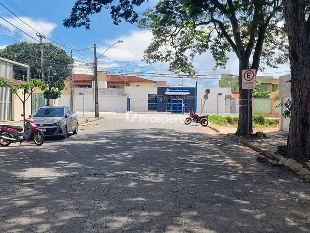 Casa com 450m² 3 quartos e 2 banheiros, à venda, no bairro Setor Coimbra em Goiânia