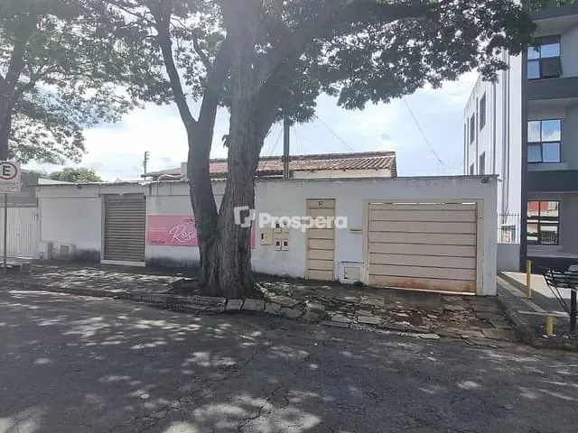 Casa com 450m² 3 quartos e 2 banheiros, à venda, no bairro Setor Coimbra em Goiânia