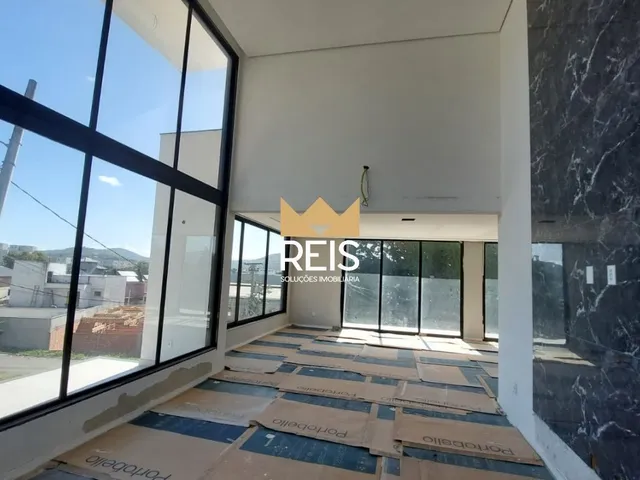 Casa 3 quartos e 5 banheiros, à venda, no bairro Campo Grande em Rio de Janeiro