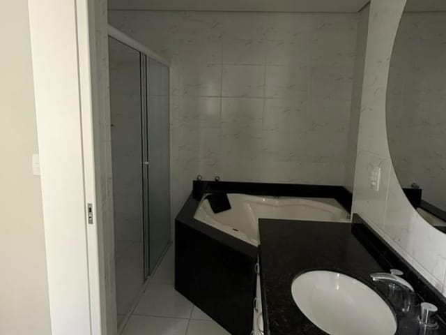 Casa 4 quartos e 5 banheiros, à venda, no bairro Esperança em Londrina
