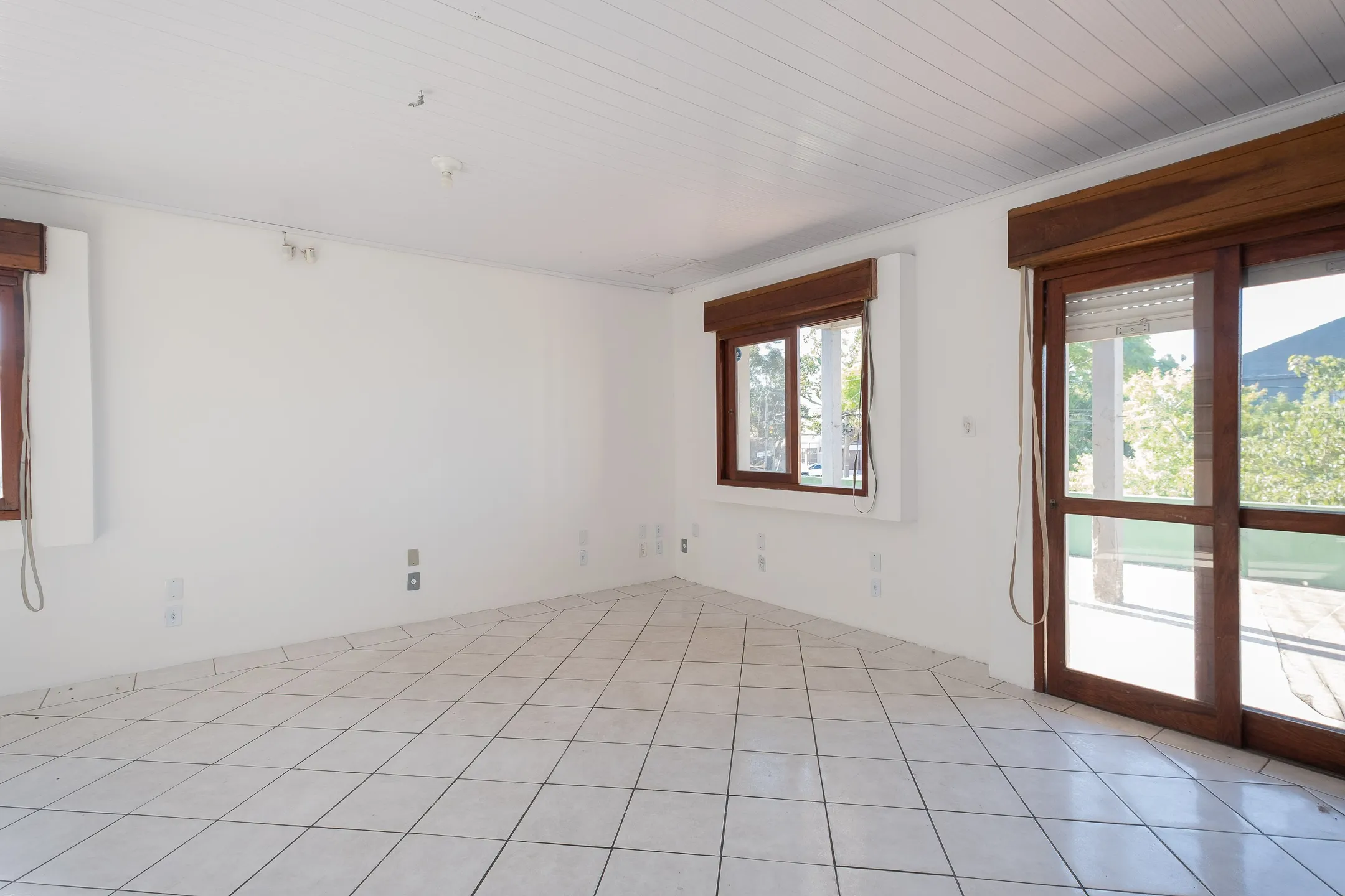 Casa Superior para Locação no Areal: 2 Quartos, 60m², Ambientes Aconchegantes e Ótima Localização Sem Garagem