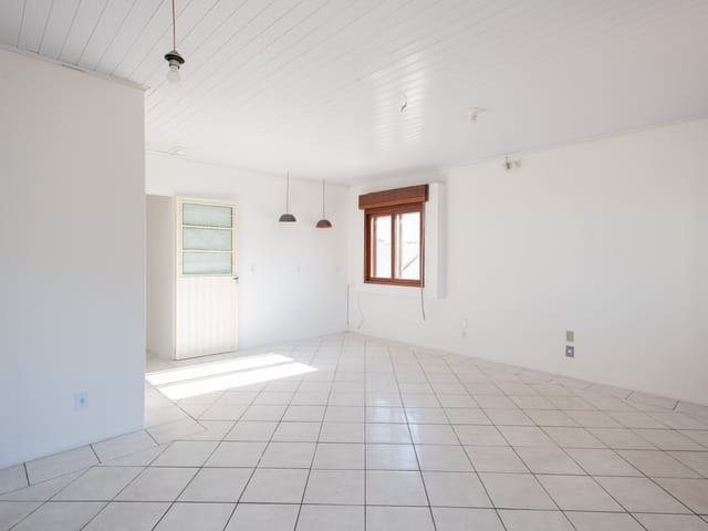Casa com 60m² 2 quartos e 2 banheiros, para alugar, no bairro Areal em Pelotas