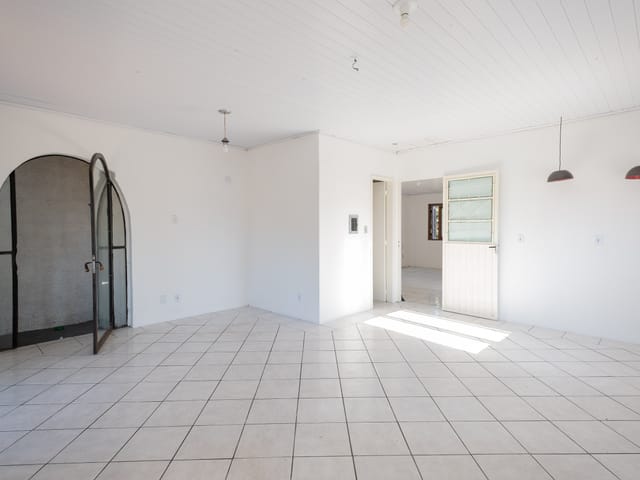 Casa com 60m² 2 quartos e 2 banheiros, para alugar, no bairro Areal em Pelotas