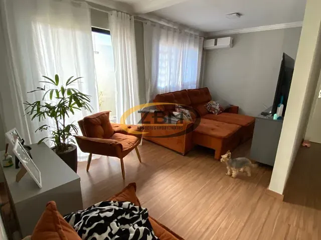 Casa com 250m² 3 quartos e 5 banheiros, à venda, no bairro Santa Rita 4 em Londrina