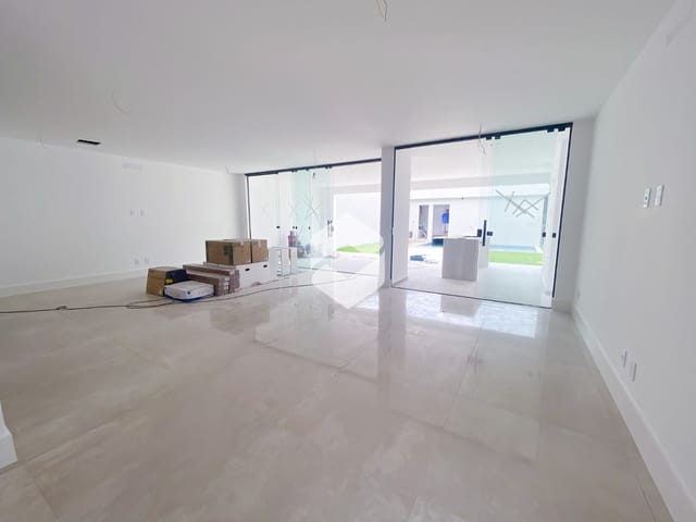 Casa com 300m² 4 quartos e 4 banheiros, à venda, no bairro Recreio dos Bandeirantes em Rio de Janeiro
