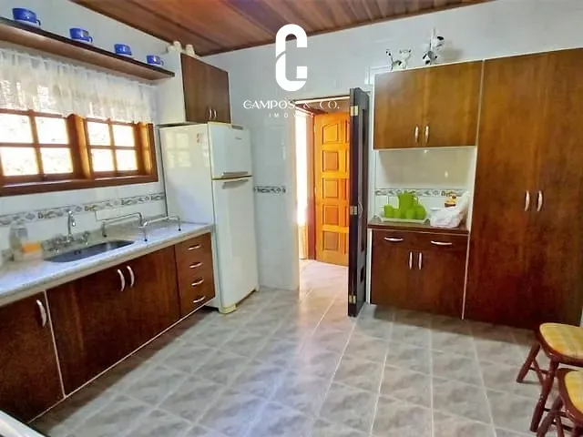 Casa com 2455m² 3 quartos e 2 banheiros, à venda, no bairro COND. FLORESTAL CLUBE em Campos do Jordão