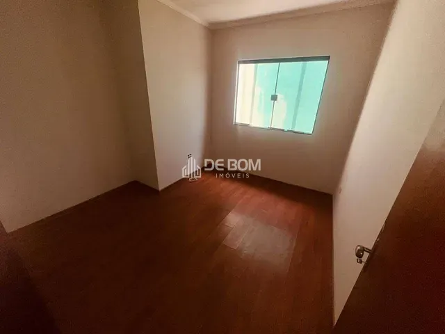 Casa com 300m² 3 quartos e 1 banheiro, para alugar, no bairro Jardim das Hortênsias em Poços de Caldas