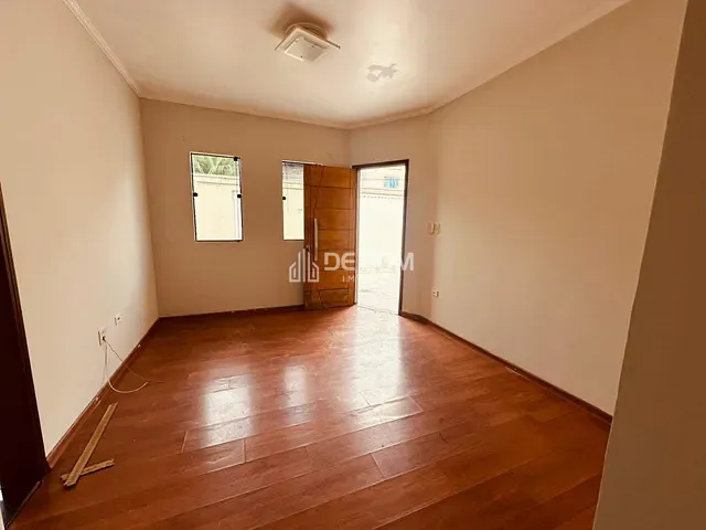 Casa com 300m² 3 quartos e 1 banheiro, para alugar, no bairro Jardim das Hortênsias em Poços de Caldas