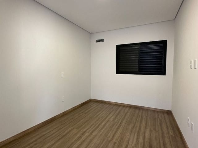 Casa com 343m² 3 quartos e 1 banheiro, à venda, no bairro Estância Hípica em Nova Odessa