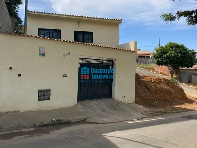 Casa com 100m², à venda, no bairro Jardim Planalto em Guaxupé