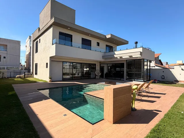 Casa 5 quartos e 4 banheiros, à venda, no bairro Ingleses do Rio Vermelho em Florianópolis