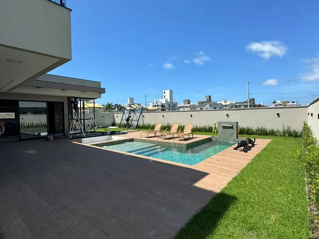 Casa 5 quartos e 4 banheiros, à venda, no bairro Ingleses do Rio Vermelho em Florianópolis