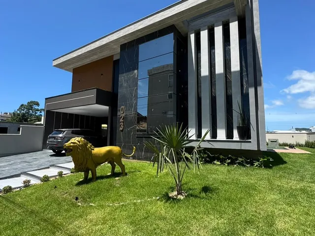 Casa 5 quartos e 4 banheiros, à venda, no bairro Ingleses do Rio Vermelho em Florianópolis