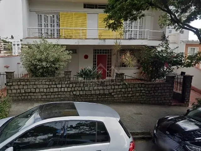 Casa com 360m² 5 quartos e 3 banheiros, à venda ou para alugar, no bairro São Benedito em Poços de Caldas