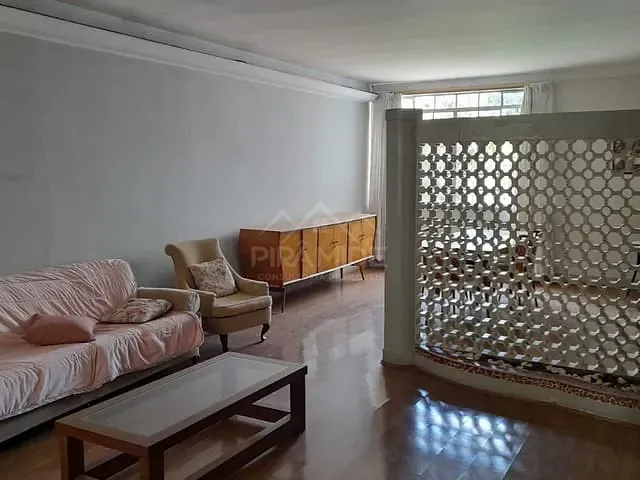 Casa com 360m² 5 quartos e 3 banheiros, à venda ou para alugar, no bairro São Benedito em Poços de Caldas