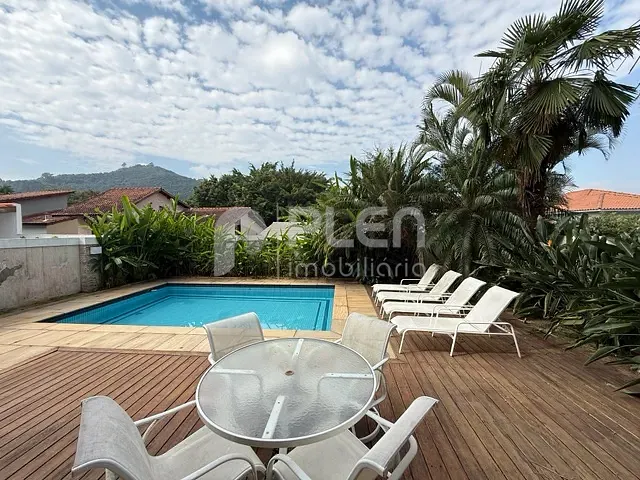 Casa com 360m² 4 quartos e 6 banheiros, à venda, no bairro Alphaville em Santana de Parnaíba