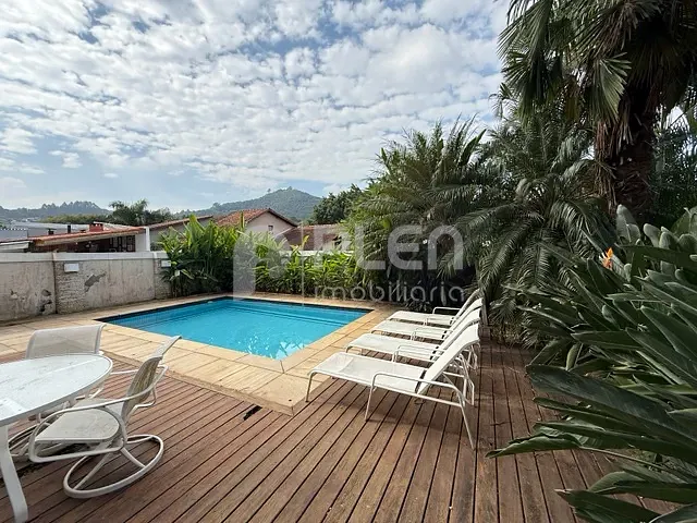 Casa com 360m² 4 quartos e 6 banheiros, à venda, no bairro Alphaville em Santana de Parnaíba