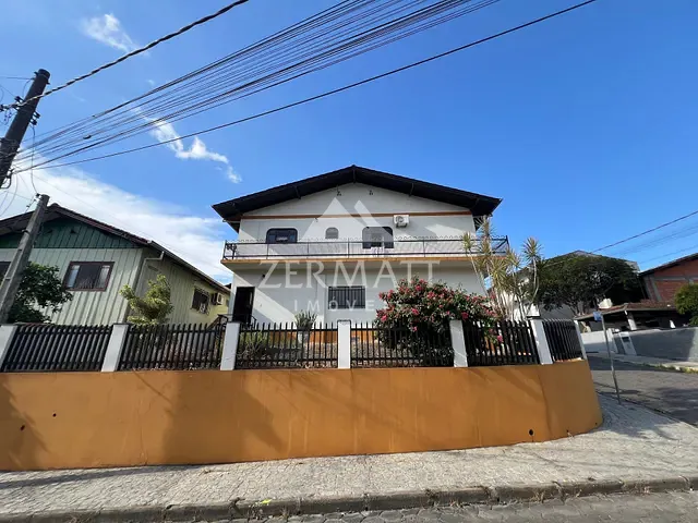 Casa 3 quartos e 4 banheiros, à venda, no bairro Bela Vista em Gaspar