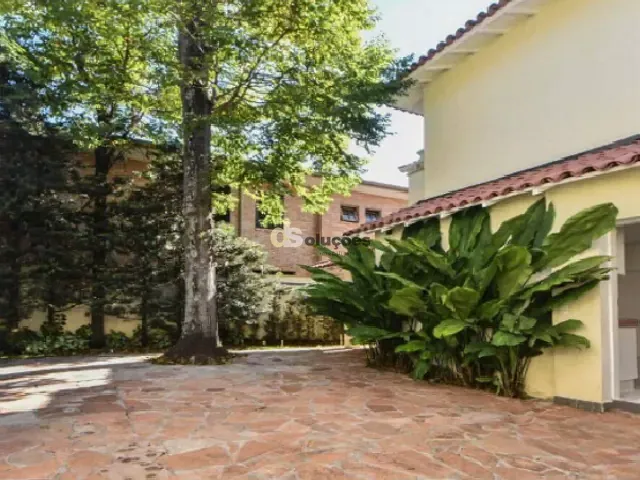 Casa com 600m² 3 quartos e 3 banheiros, para alugar, no bairro Jardim Europa em São Paulo