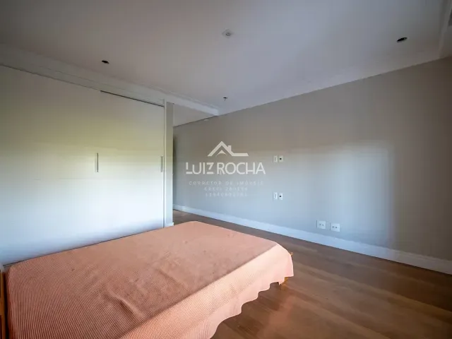 Casa com 1040m² 4 quartos e 6 banheiros, à venda, no bairro Parque Rincão em Cotia