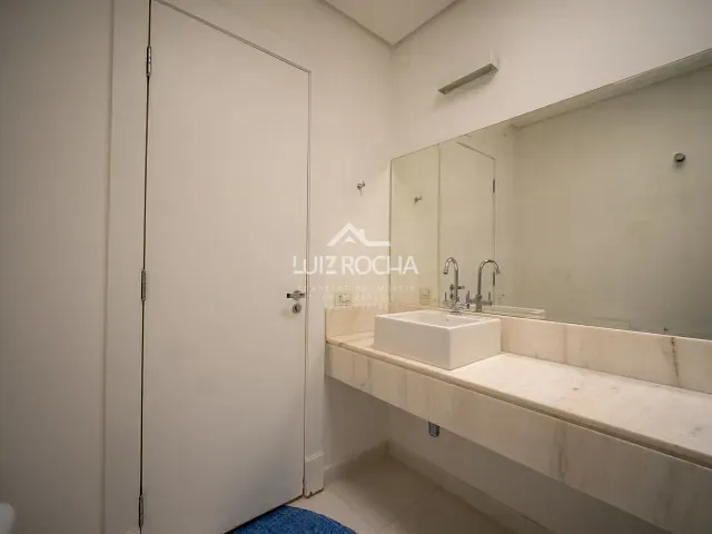 Casa com 1040m² 4 quartos e 6 banheiros, à venda, no bairro Parque Rincão em Cotia