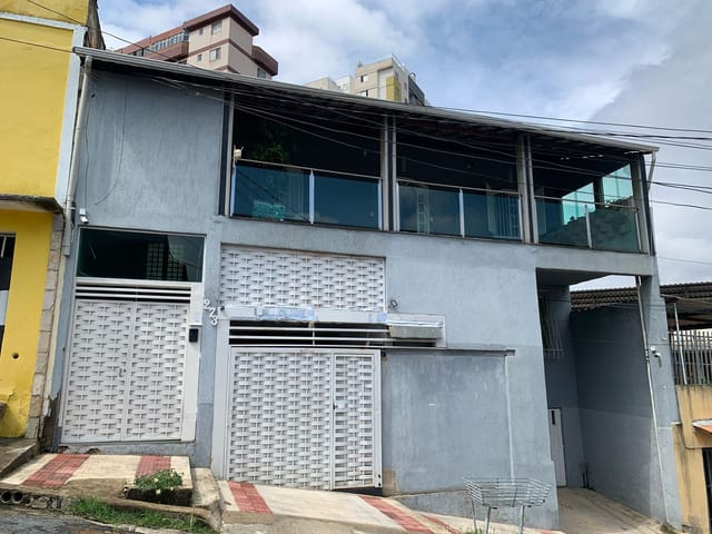Foto do Casa - Casa mobiliada para locação no bairro Padre Eustáquio, Belo Horizonte/MG – 04 quartos, 01 suíte, 03 salas, varanda ampla e 02 vagas de garagem cobertas. | Laris imóveis