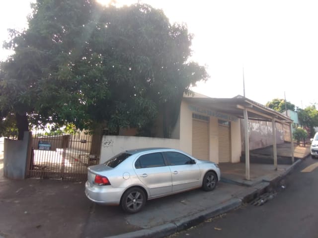Casa com 317m² 3 quartos e 1 banheiro, à venda, no bairro Jardim Tupi em Cambé