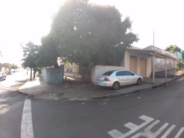 Casa com 317m² 3 quartos e 1 banheiro, à venda, no bairro Jardim Tupi em Cambé