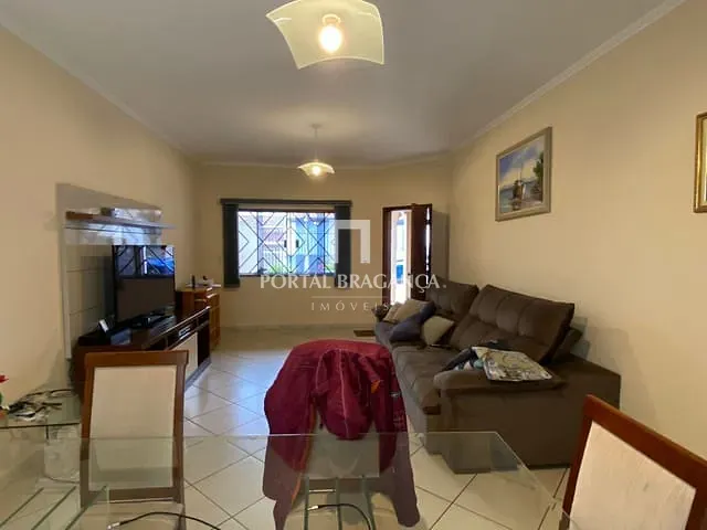 Casa com 300m² 3 quartos e 4 banheiros, à venda, no bairro Jardim Europa em Bragança Paulista