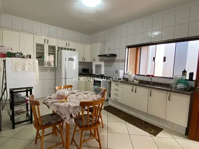 Casa com 300m² 3 quartos e 4 banheiros, à venda, no bairro Jardim Europa em Bragança Paulista