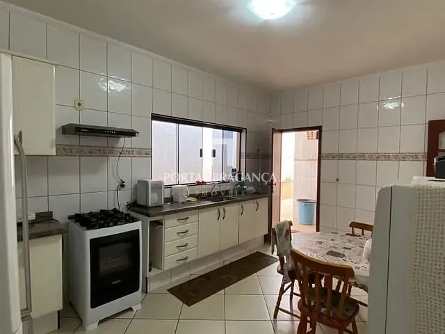Casa com 300m² 3 quartos e 4 banheiros, à venda, no bairro Jardim Europa em Bragança Paulista