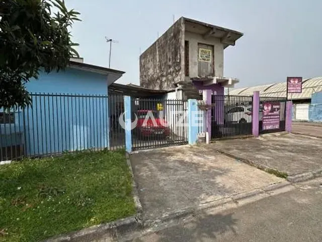 Casa com 232m², à venda, no bairro Sítio Cercado em Curitiba