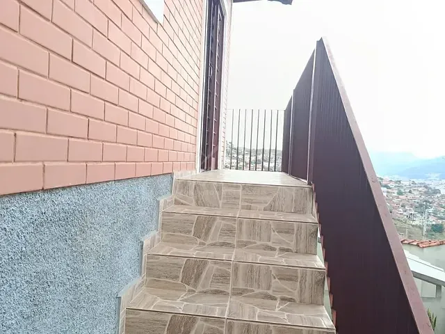Casa 3 quartos e 2 banheiros, à venda ou para alugar, no bairro Estância São José em Poços de Caldas