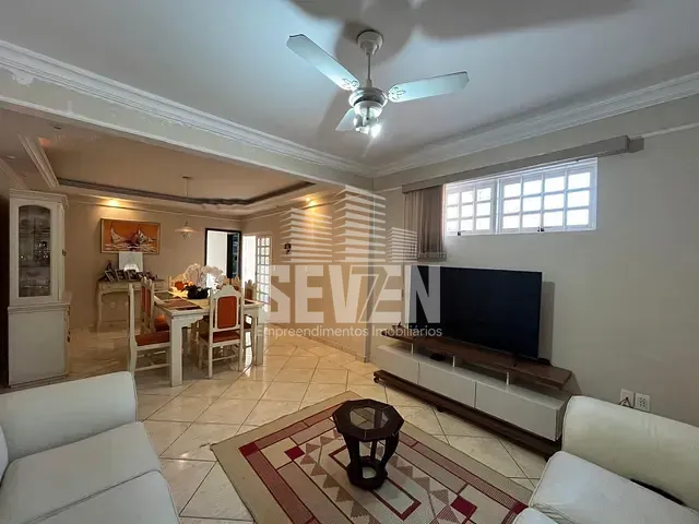 Casa com 300m² 3 quartos e 4 banheiros, à venda, no bairro Jardim Ouro Verde em Bauru