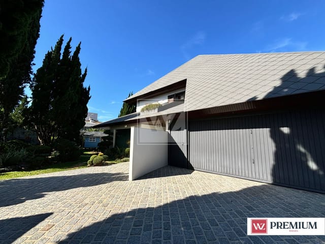 Casa com 1640m² 4 quartos e 5 banheiros, à venda, no bairro Estrela em Ponta Grossa