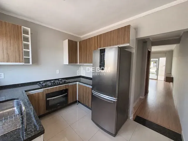 Casa 2 quartos e 2 banheiros, à venda, no bairro Loteamento Campo das Aroeiras em Poços de Caldas