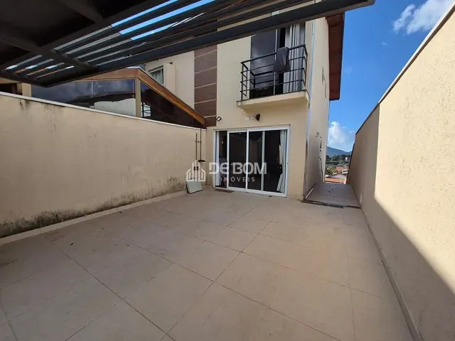 Casa 2 quartos e 2 banheiros, à venda, no bairro Loteamento Campo das Aroeiras em Poços de Caldas