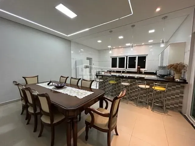 Casa 4 quartos e 6 banheiros, à venda, no bairro Jardim Aracy em Mogi das Cruzes